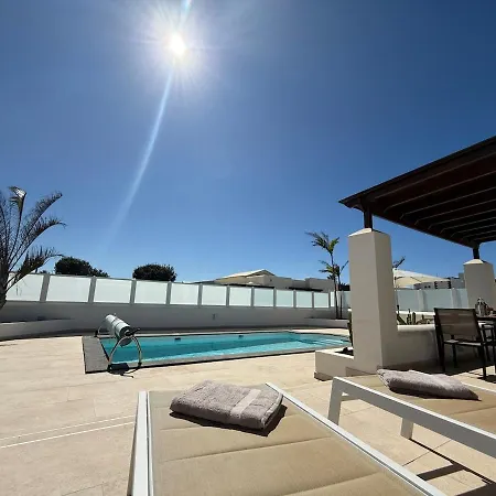 New In Playa Blanca, Lanzarote -adults Only- プラヤ・ブランカ