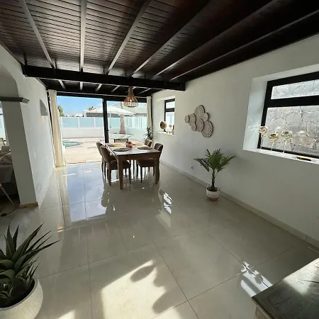 ヴィラ New In Playa Blanca, Lanzarote -adults Only- プラヤ・ブランカ