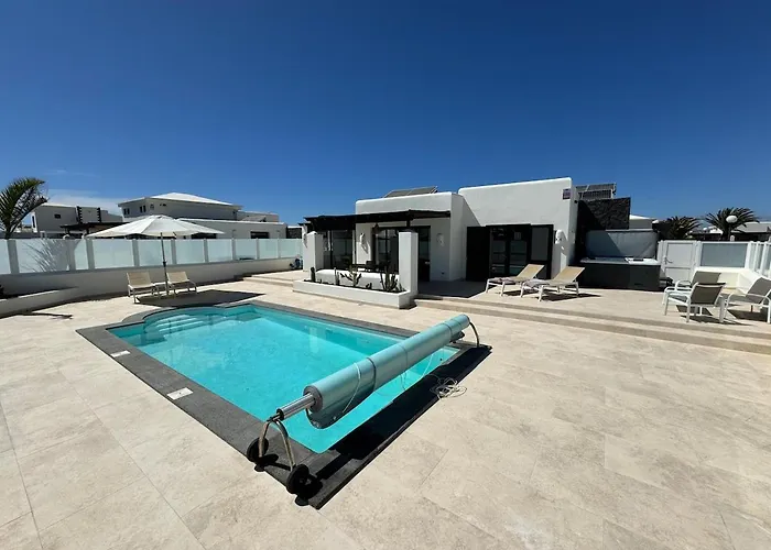 New In Playa Blanca, Lanzarote -adults Only- ヴィラ プラヤ・ブランカ