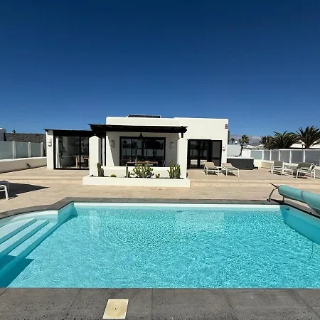 New In Playa Blanca, Lanzarote -adults Only- Вилла Коста Бланка